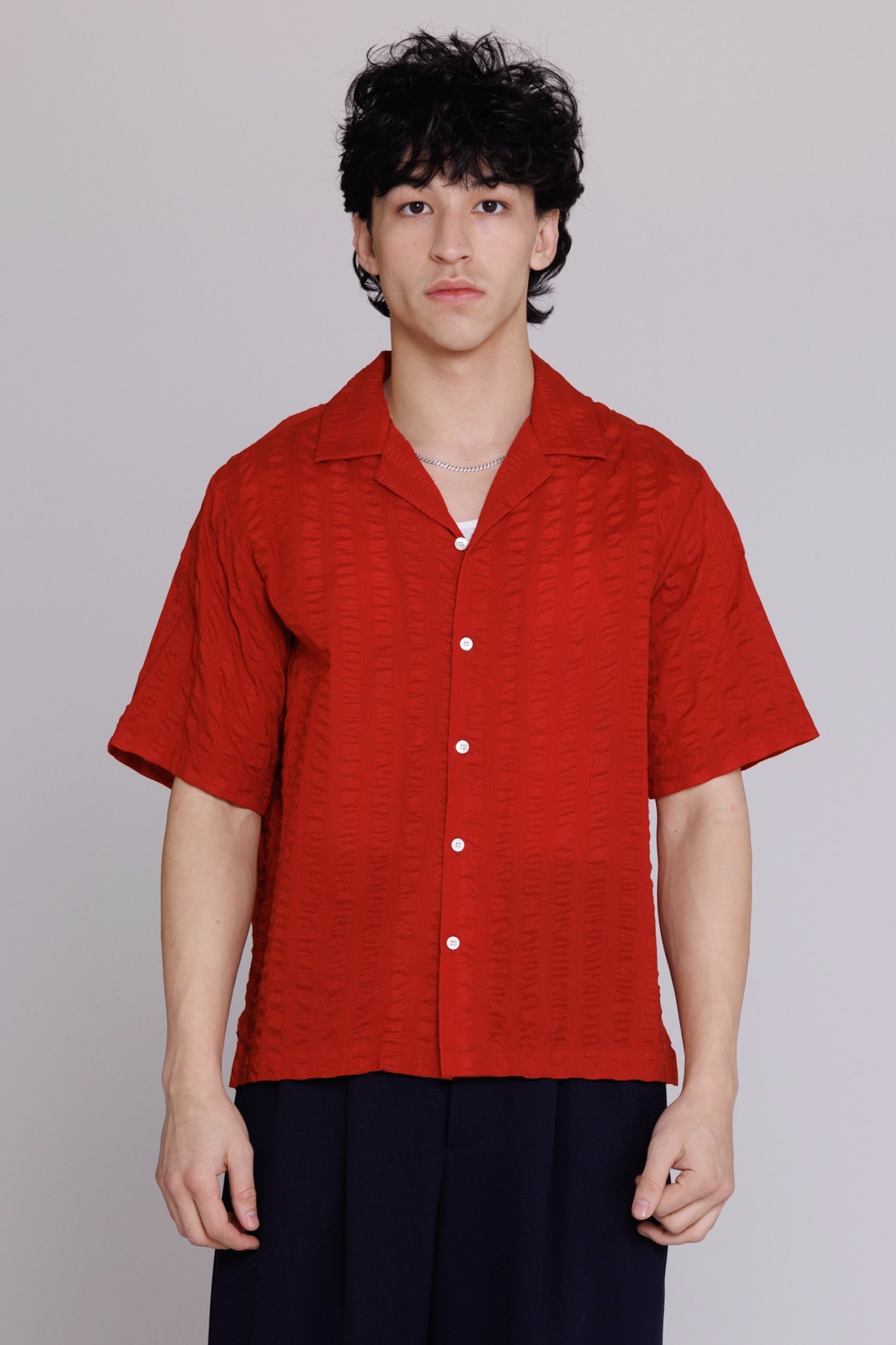 “Arnaz” Resort Shirt in Cherry Red Large Seersucker