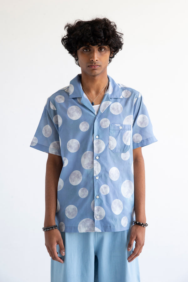 collared short sleeve shirt with moon print